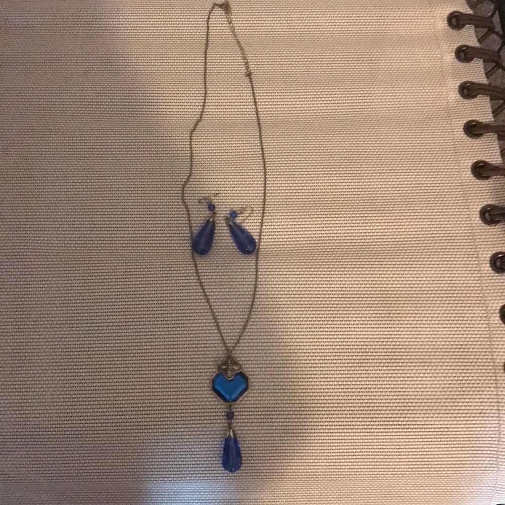 Nice necklace and earring set.